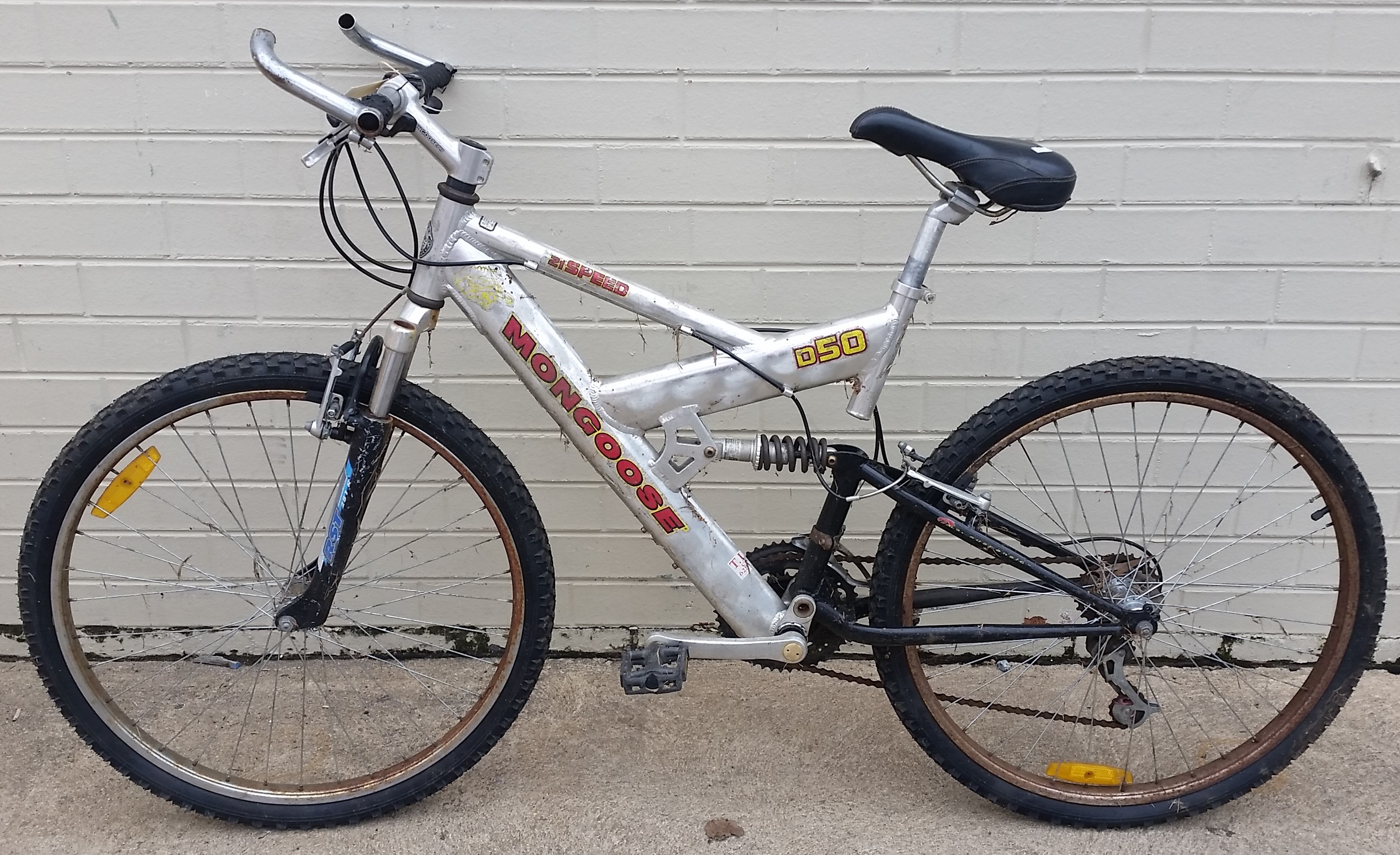 mongoose xr 100 mountain bike