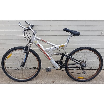 Mongoose D50 Mountain Bike