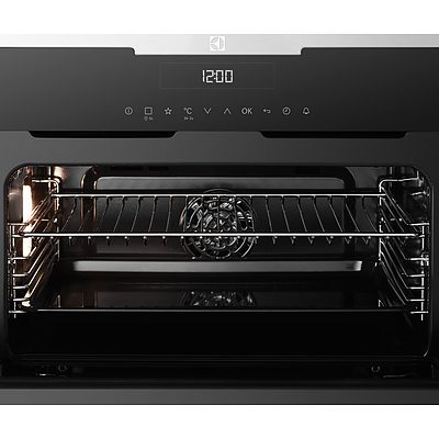 New Electrolux 60cm Compact Oven - RRP=$2,799.00