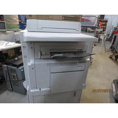 Fuji Xerox colour multifunction printer model: Apeaosport-iv c3373