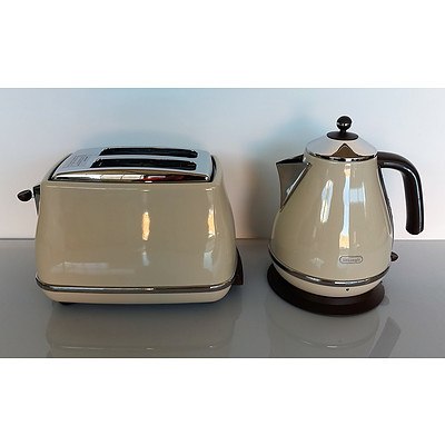 Display Unit - Delonghi Toaster and Kettle - Lot of 2