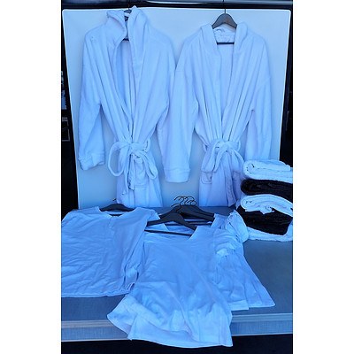 Display Unit - Bathroom Robes, Towels and others - Lot of 20