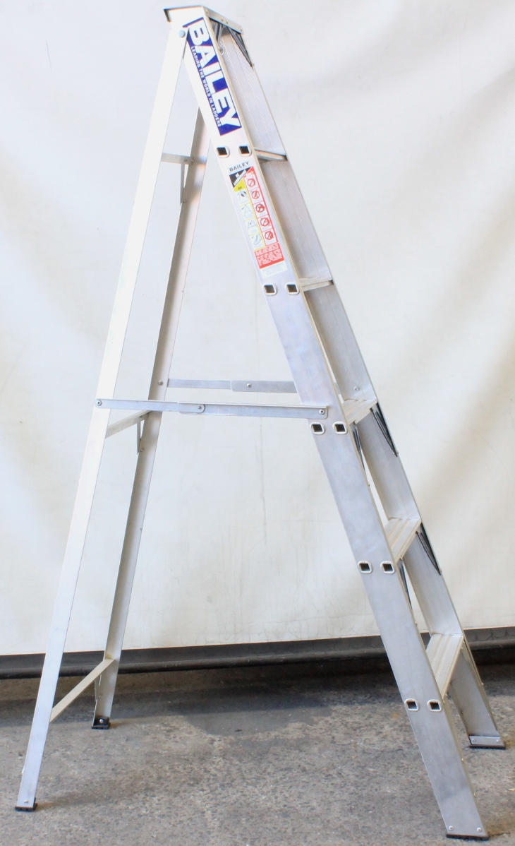 Bailey 1.8M Aluminium Step Ladder Lot 867947 ALLBIDS