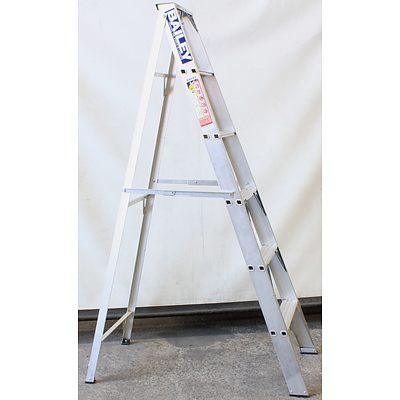 Bailey 1.8M Aluminium Step Ladder