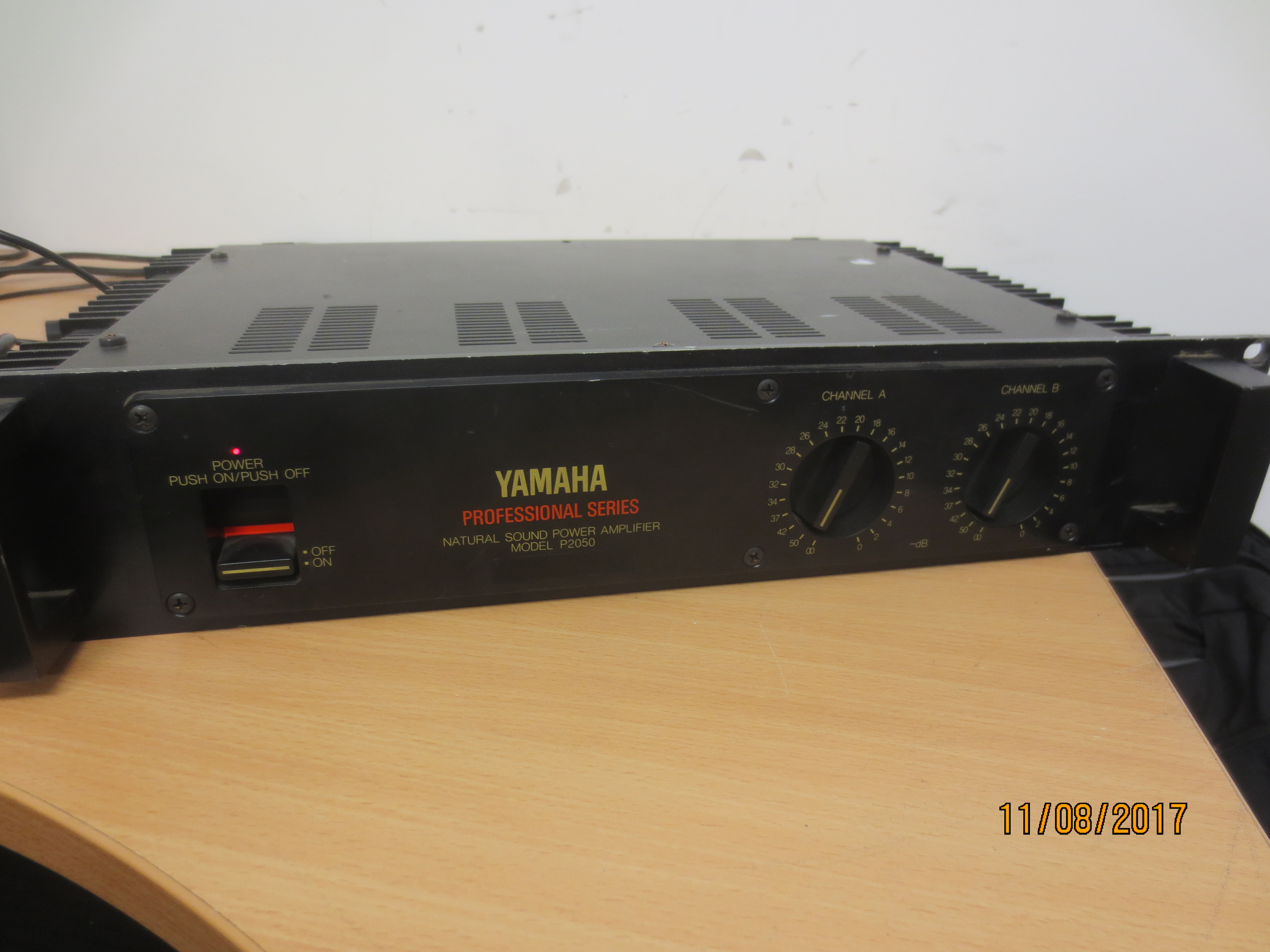 Yamaha P2050 Professional Series Natural Sound Power Amplifier