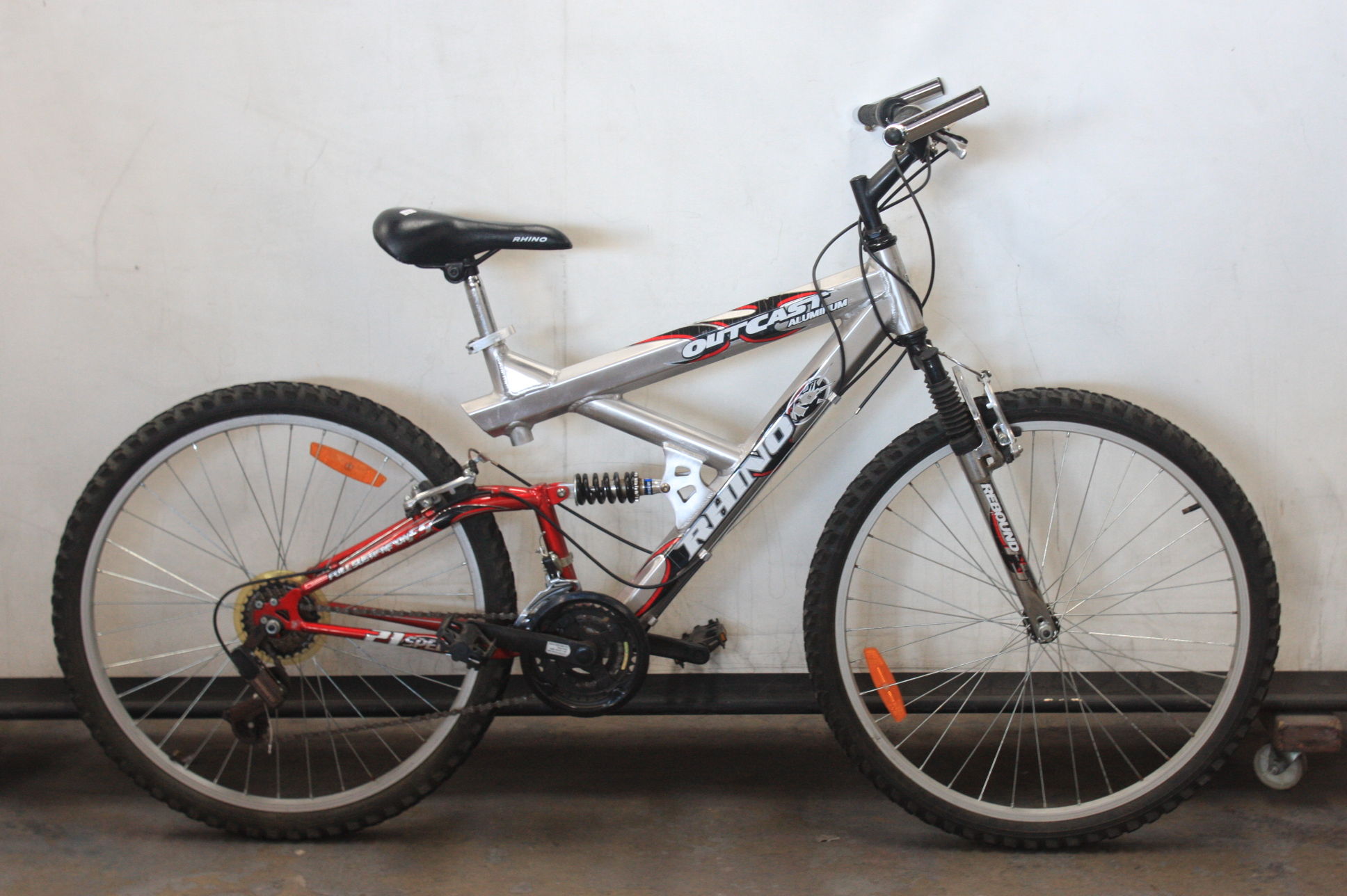 Rhino Outcast 21 Speed Mountain Bike