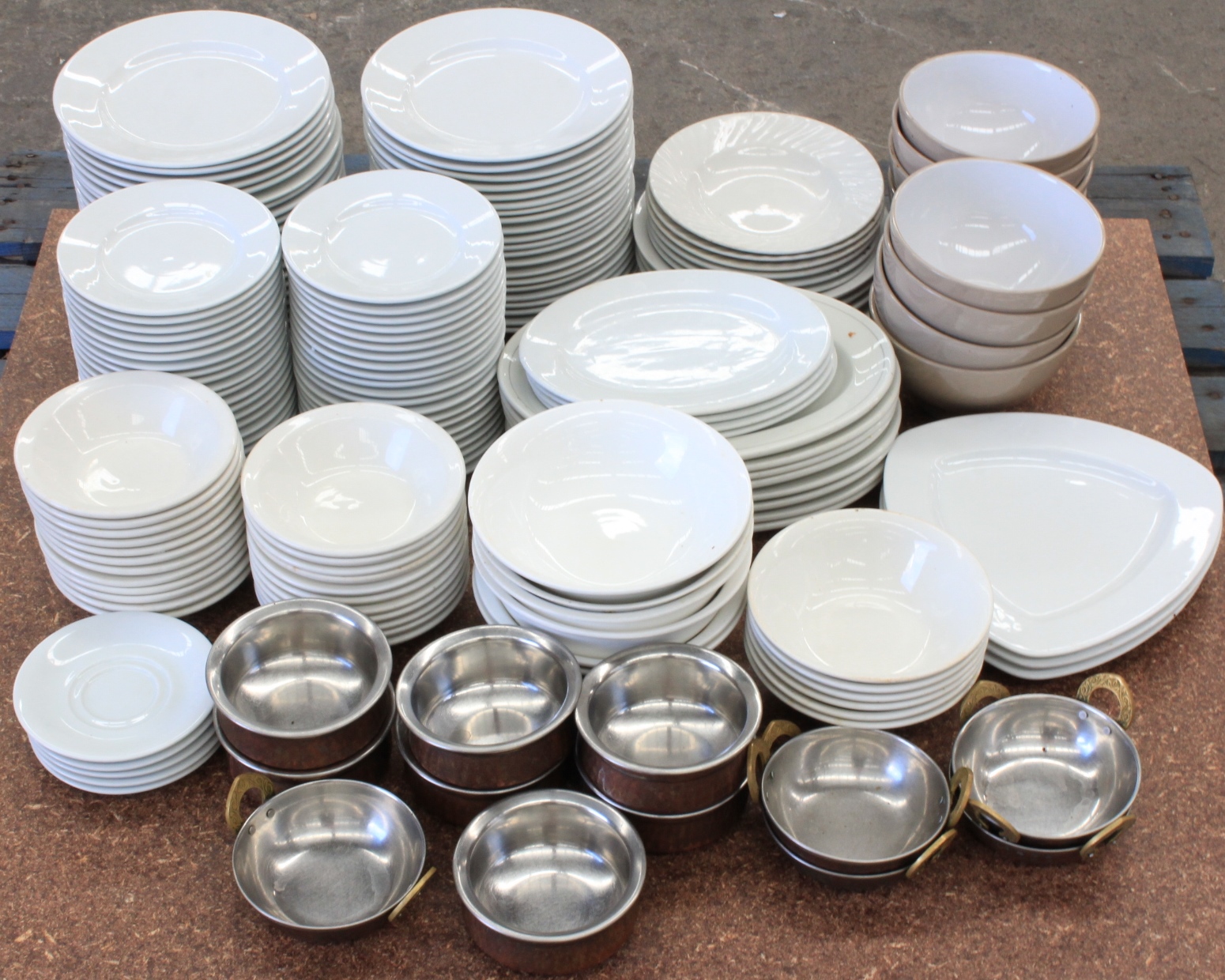 Crockery Warehouse Sale at Janie Browning blog