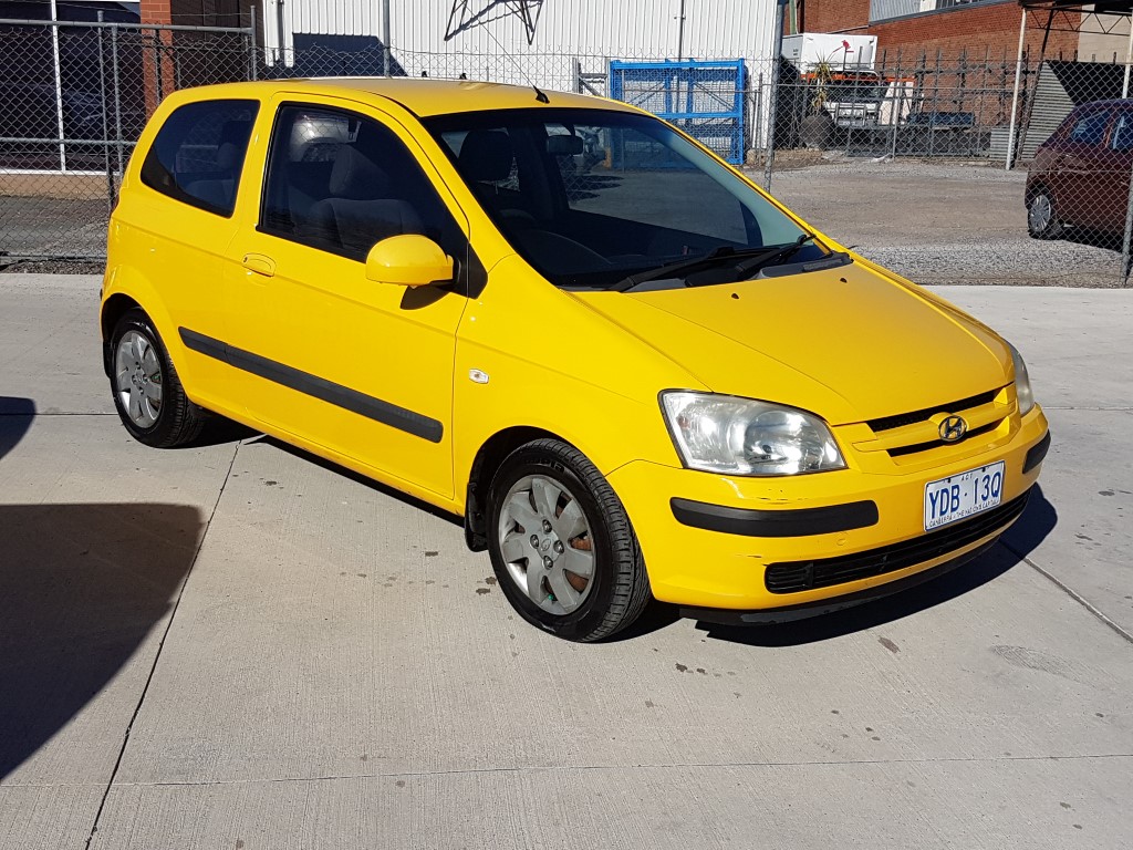 Yellow hyundai getz Yellow hyundai getz