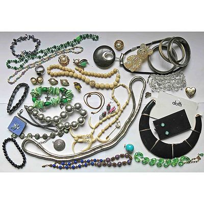 Collection of assorted mixed vintage jewellery