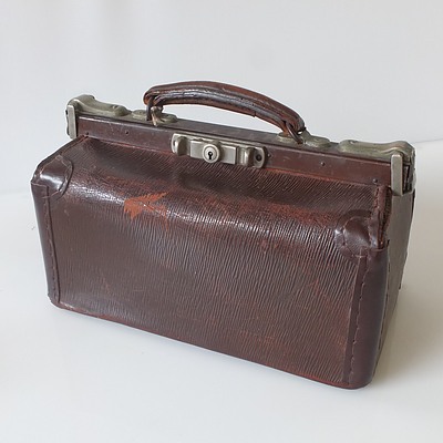 Lovely Antique Leather Gladstone Bag