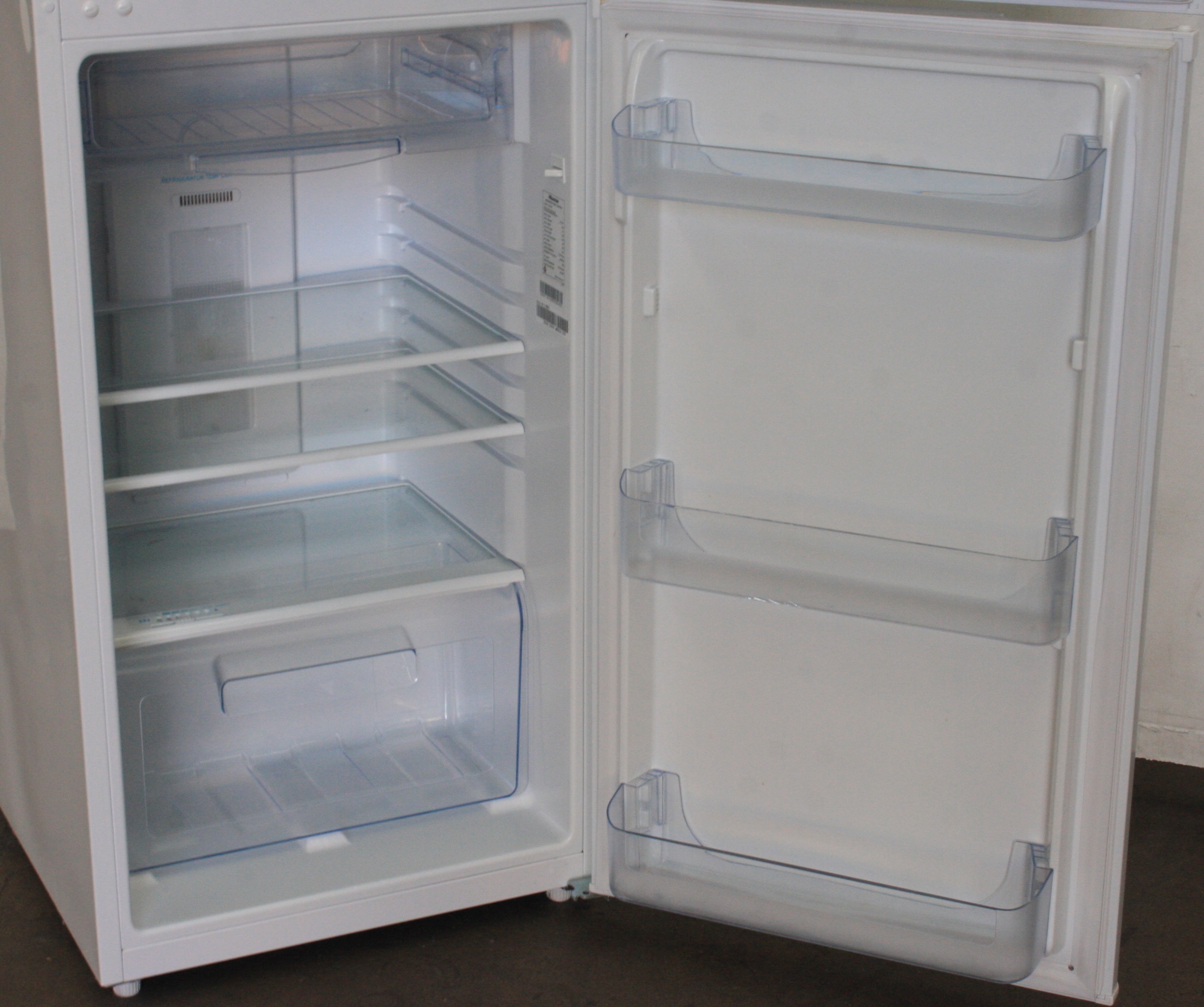 Hisense 205 Litre FridgeFreezer Lot 868540 ALLBIDS