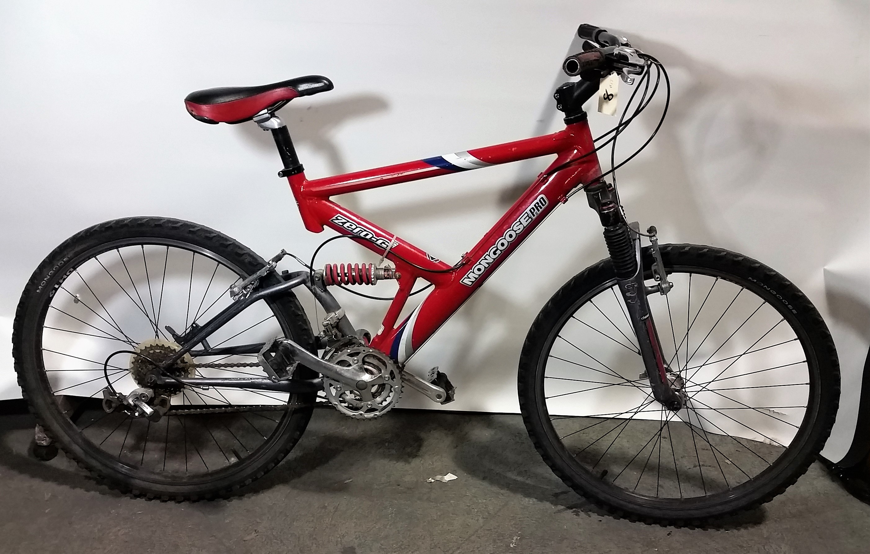 mongoose pro zero g2 mountain bike