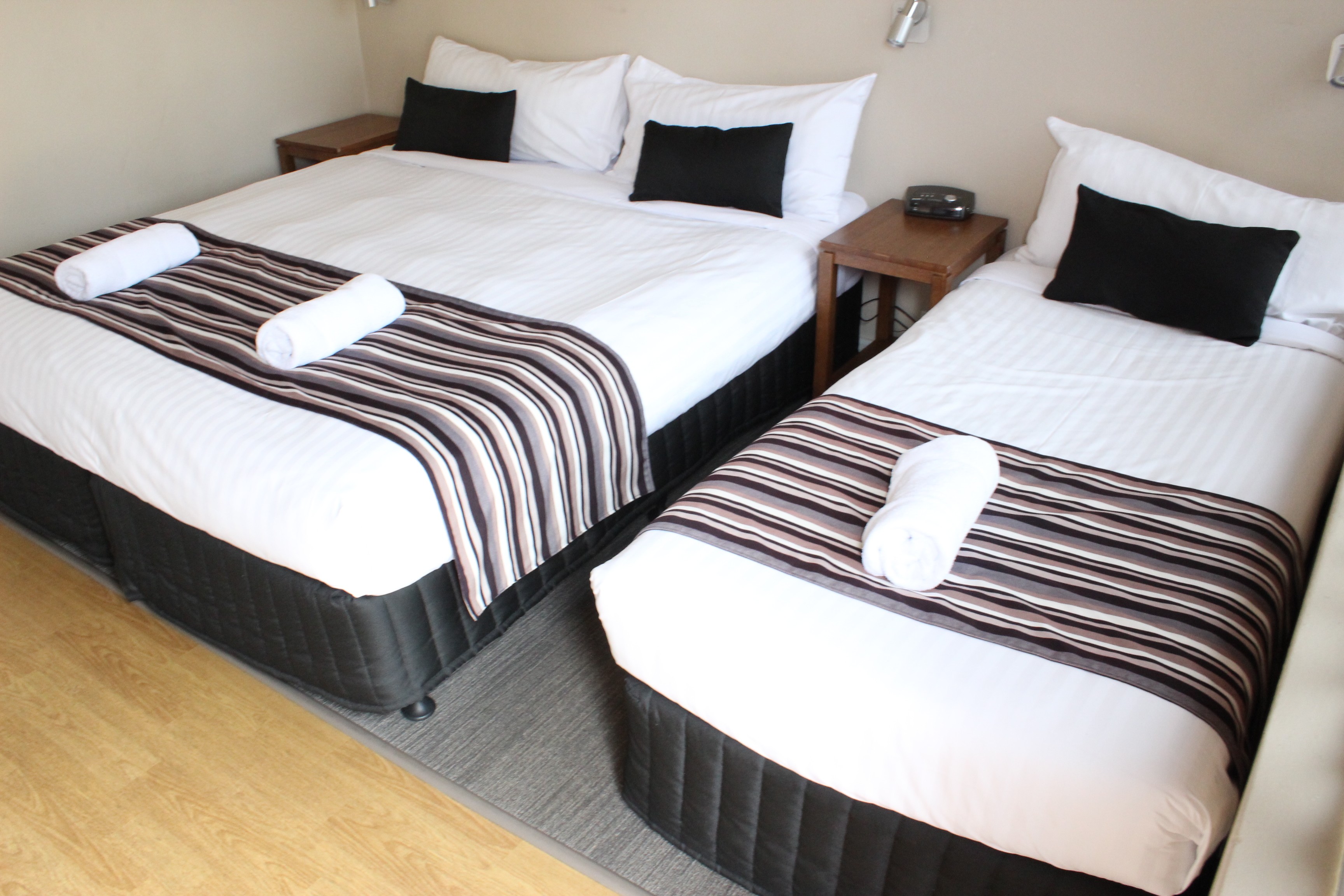 Motel Room Furniture/Fittings and Lot 868575 ALLBIDS