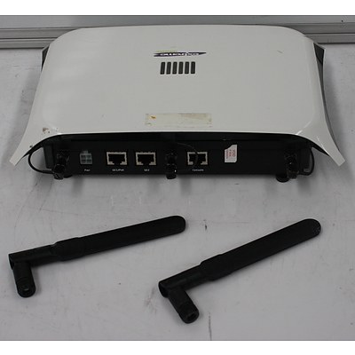 Extreme Networks AP-7131N Dual Radio Adaptive Services Access Point with Antenna