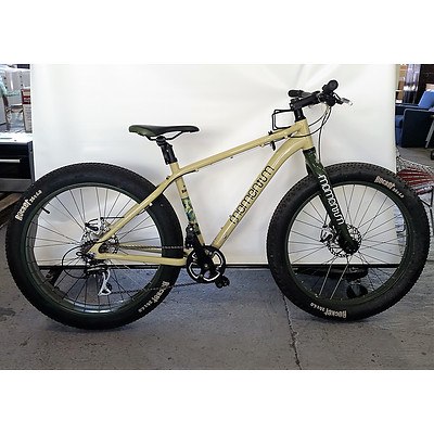 Momentum Rocket 7-Speed Mountain Bike