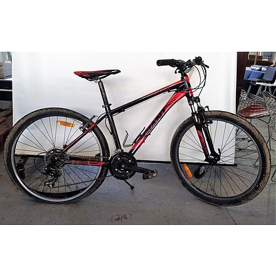 Giant Boulder 21-Speed Mountain Bike