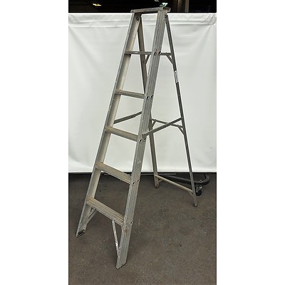 Bailey Aluminum Step Ladder 1.7M