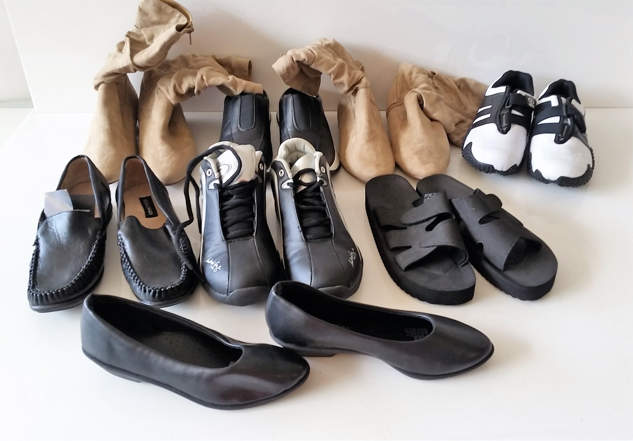 8 Pairs of Assorted Shoes and Slippers Lot 880088 ALLBIDS