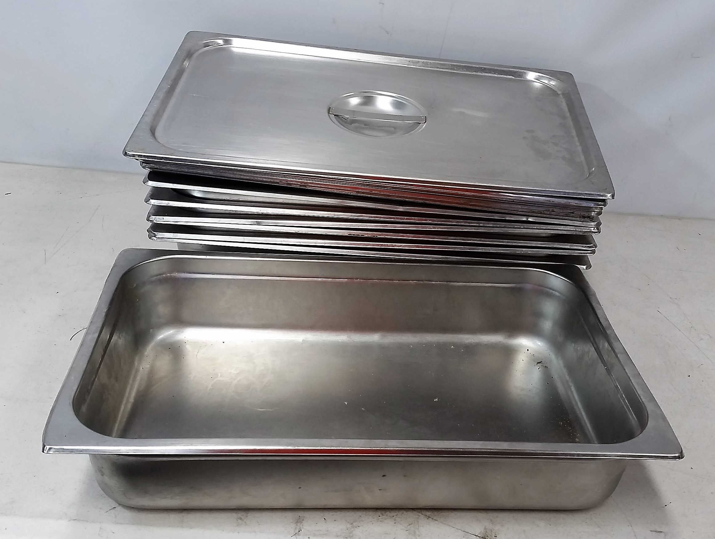 Long Bain Marie Serving Trays with - Lot 905978 | ALLBIDS