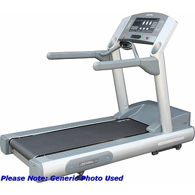 Life Fitness 95Ti Treadmill with FlexDeck Sock Adsorption System - ORP $9,200