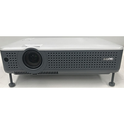 Sanyo PLC-XU75 XGA LCD Projector