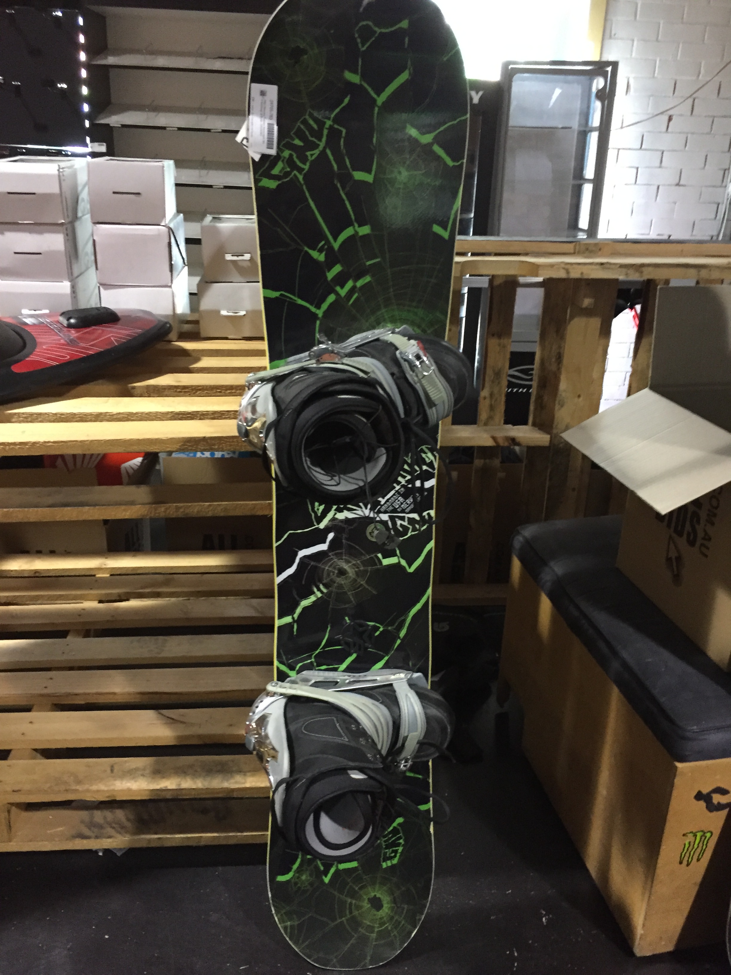 GNU Banana Traction Snowboard With Lot 904378 ALLBIDS