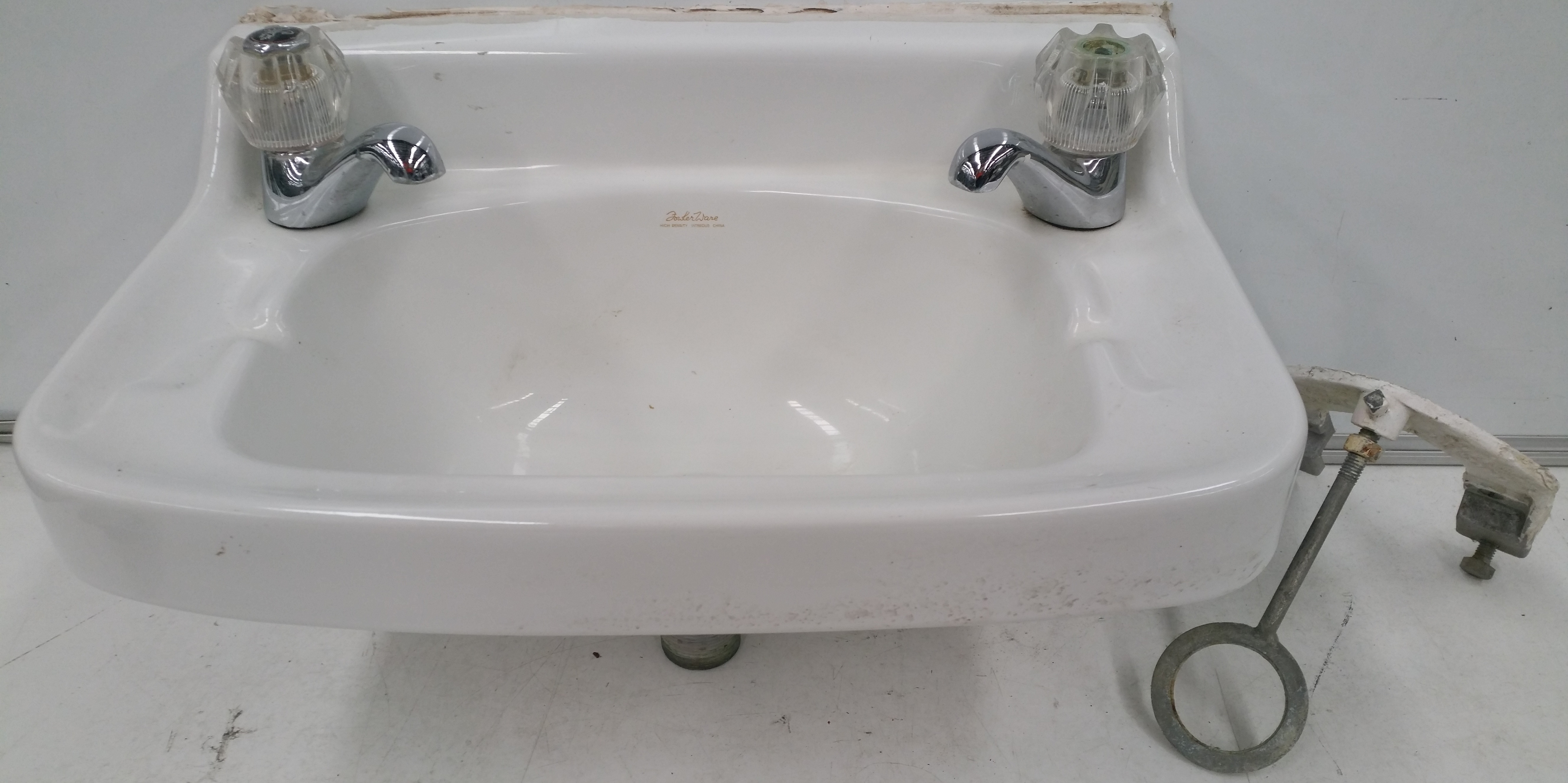 Fowler Ware Bathroom Basin and Lot 942764 ALLBIDS
