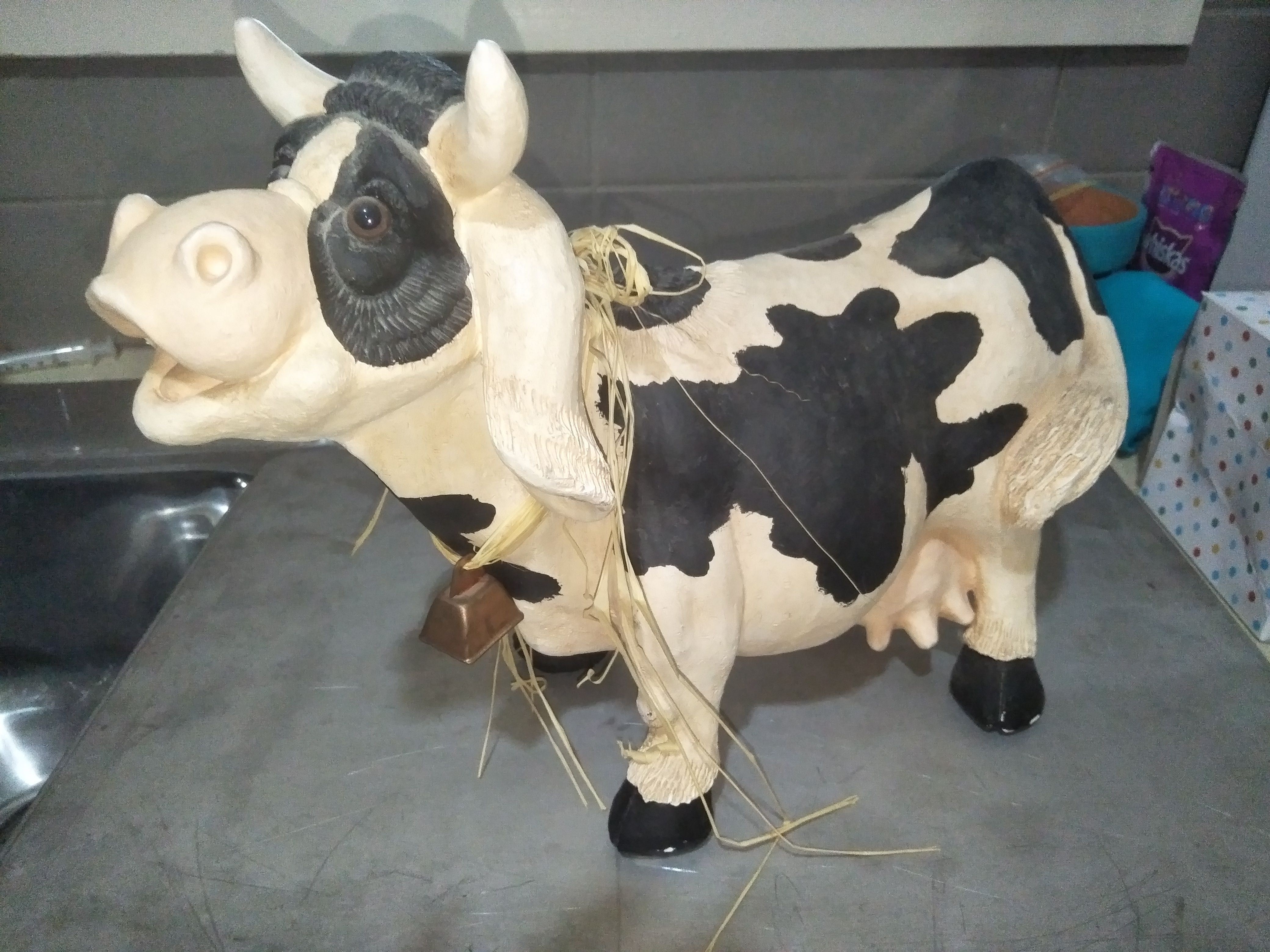 Plaster cow Lot 901956 ALLBIDS