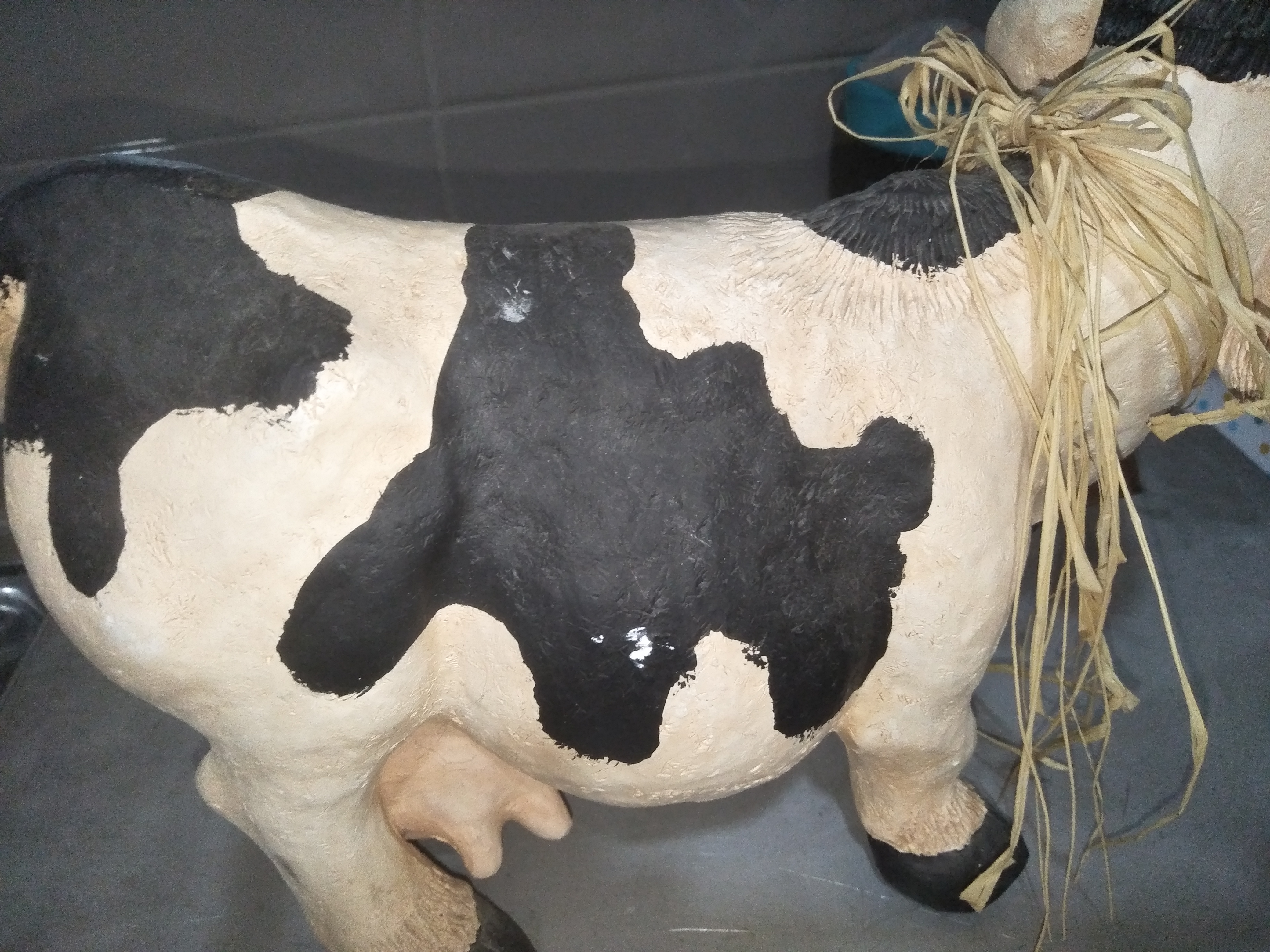 Plaster cow Lot 901956 ALLBIDS