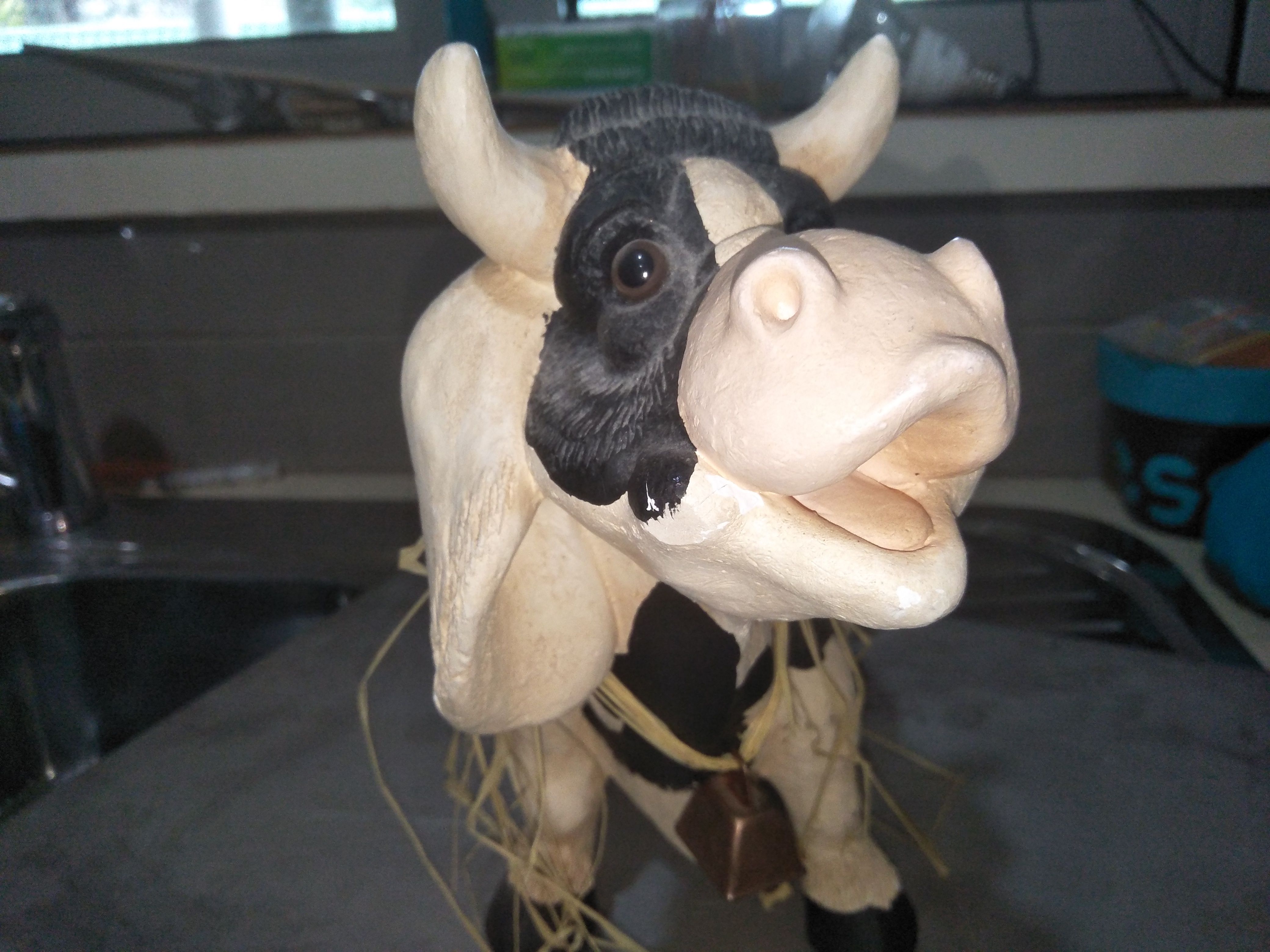 Plaster cow Lot 901956 ALLBIDS