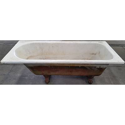 Antique Cast Iron Bath Tub with Claw Feet