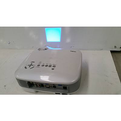 NEC VT670 XGA LCD Projector
