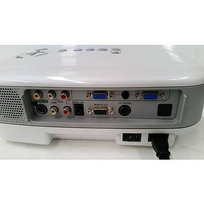 NEC VT670 XGA LCD Projector