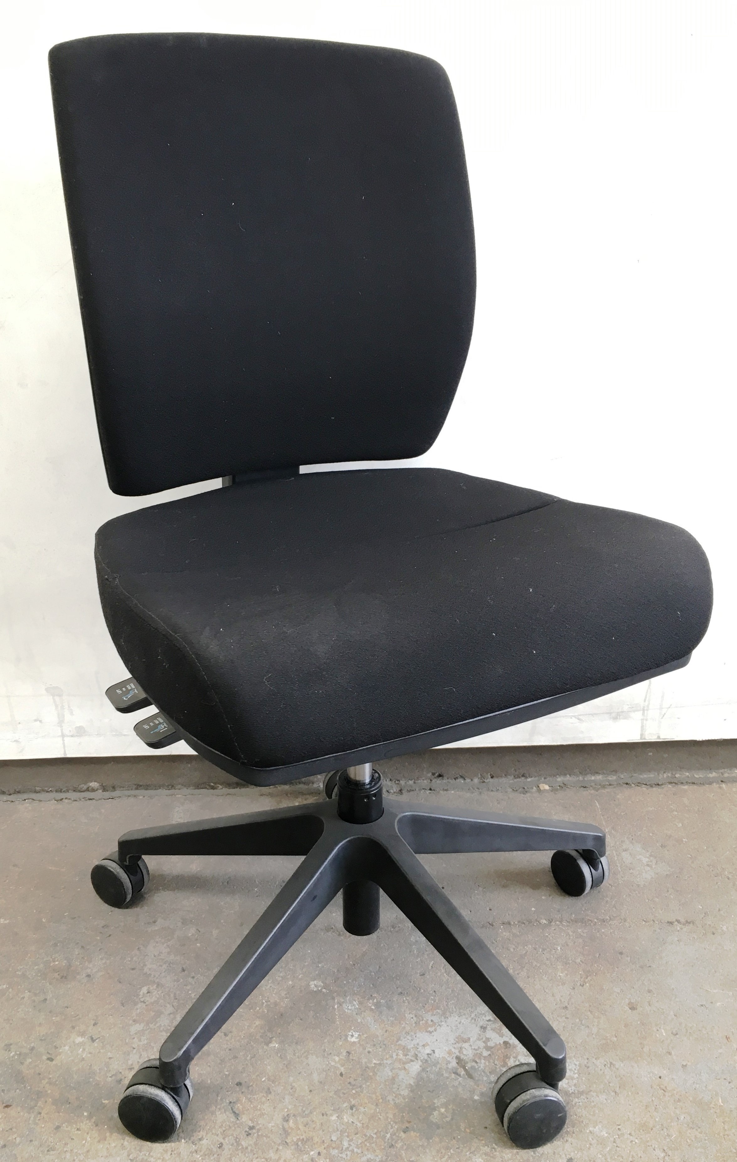 Black Cushioned Office Chair Lot 910555 ALLBIDS