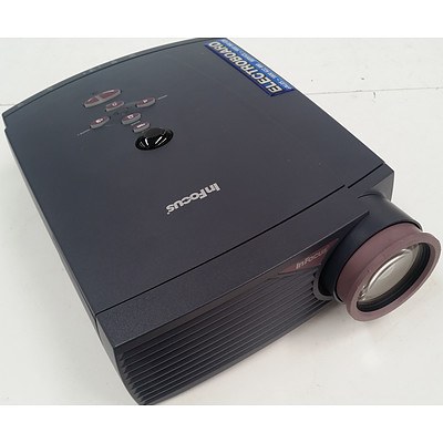 InFocus LP425z VGA LCD Projector