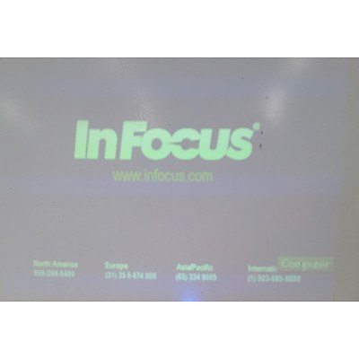InFocus LP425z VGA LCD Projector