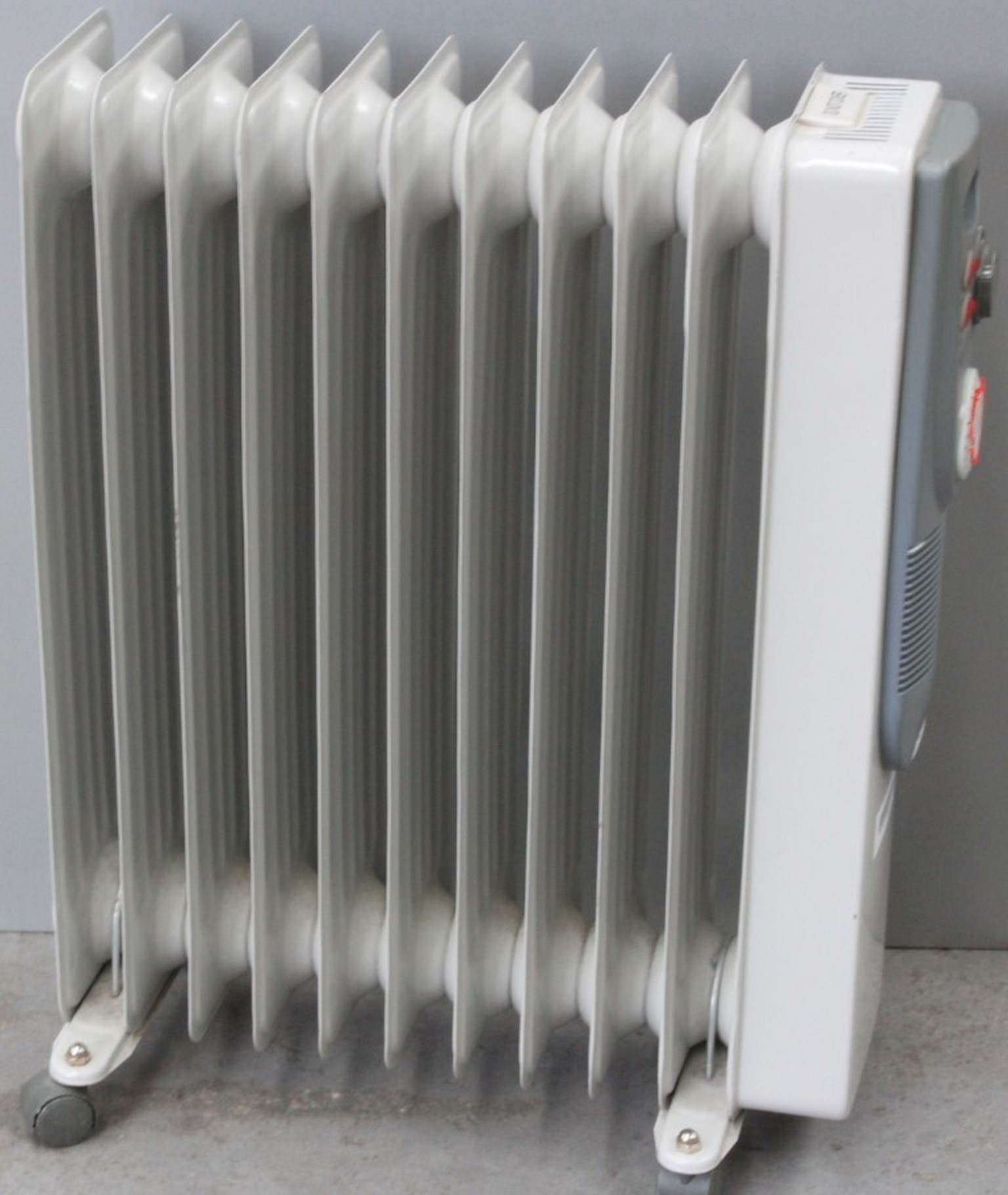 Omega Altise 2400 Watt Column Oil Lot 920229 ALLBIDS