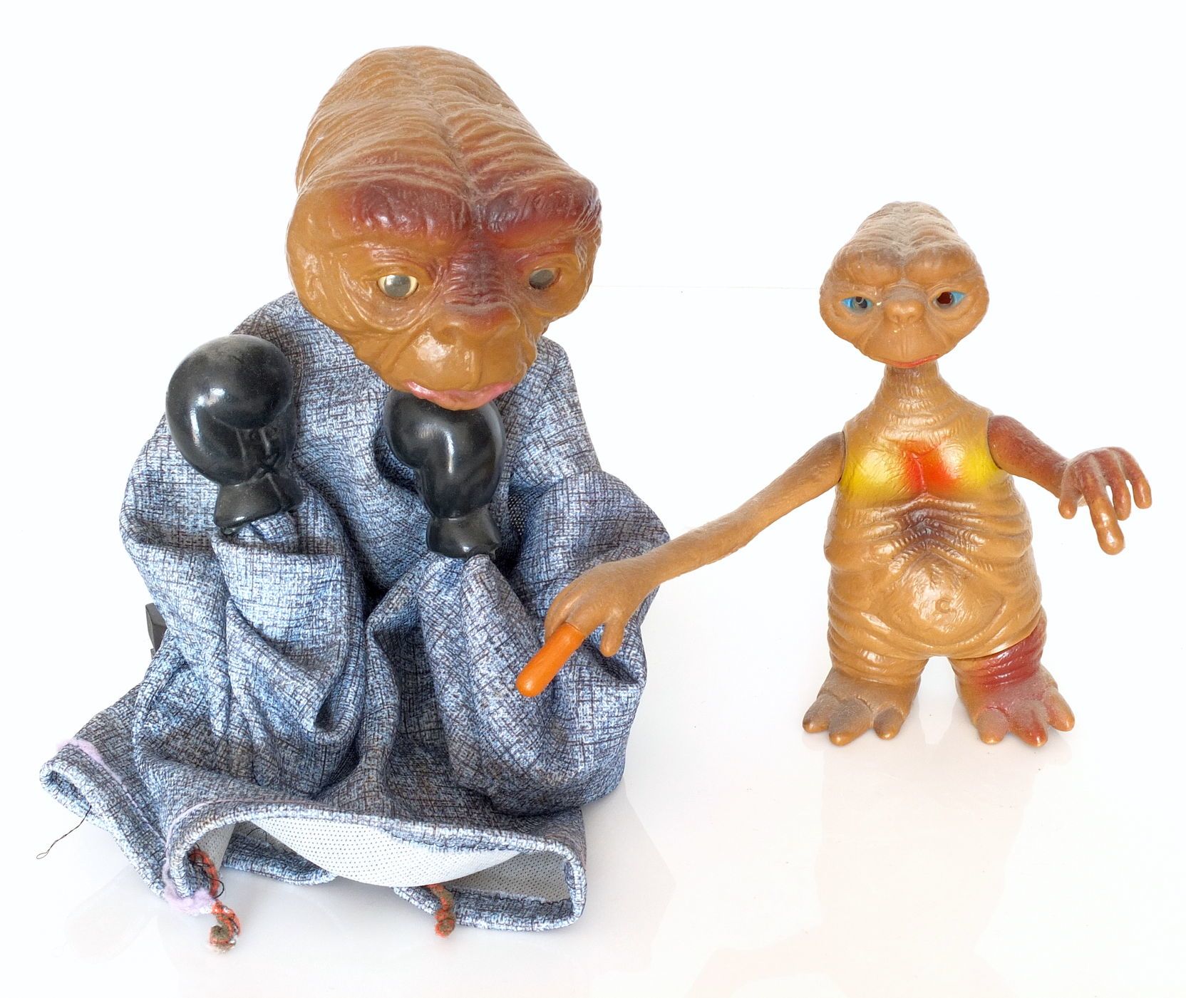 Two ET Toys Lot 925936 ALLBIDS