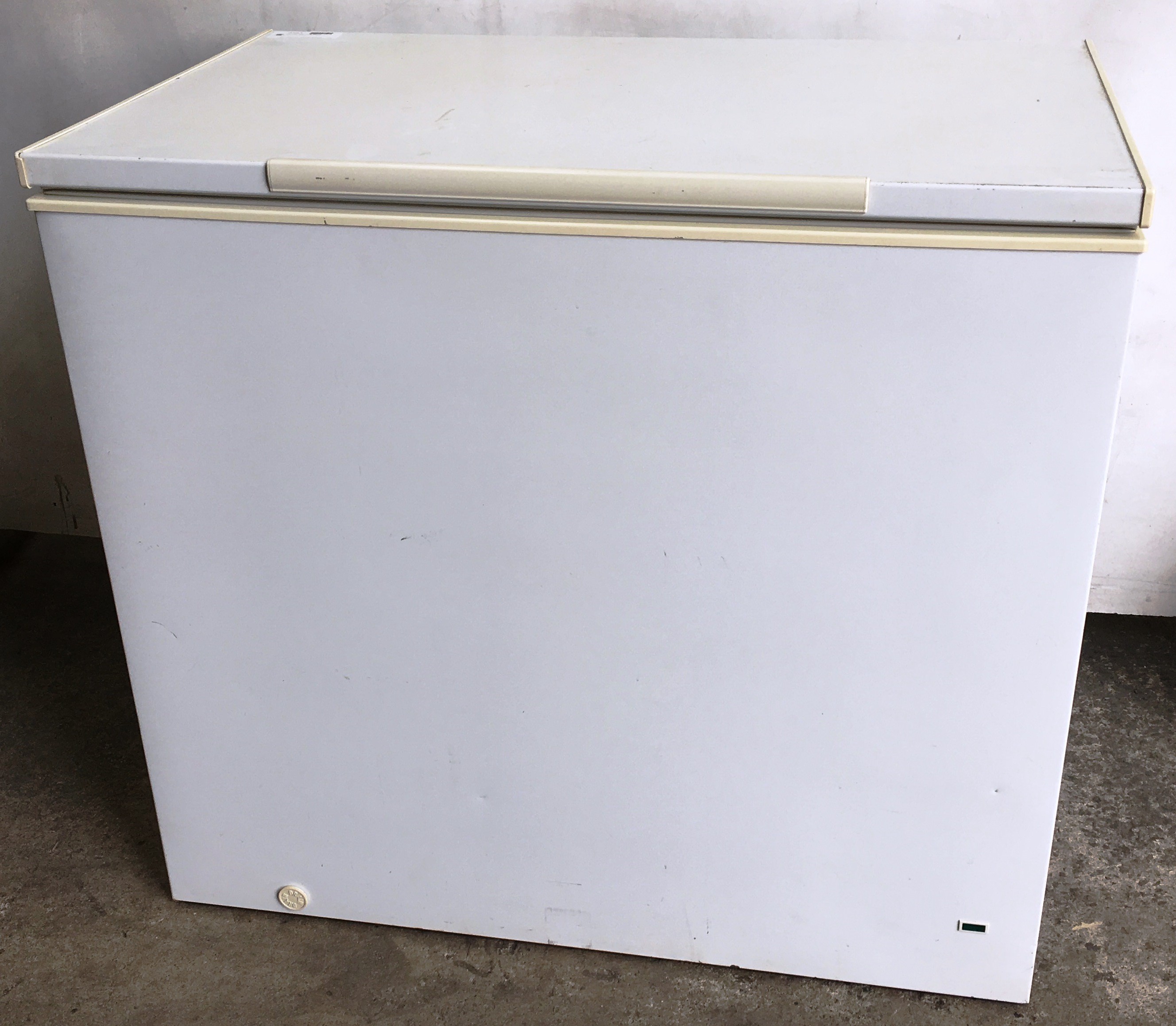 Kelvinator 320L Chest Freezer Lot 920490 ALLBIDS