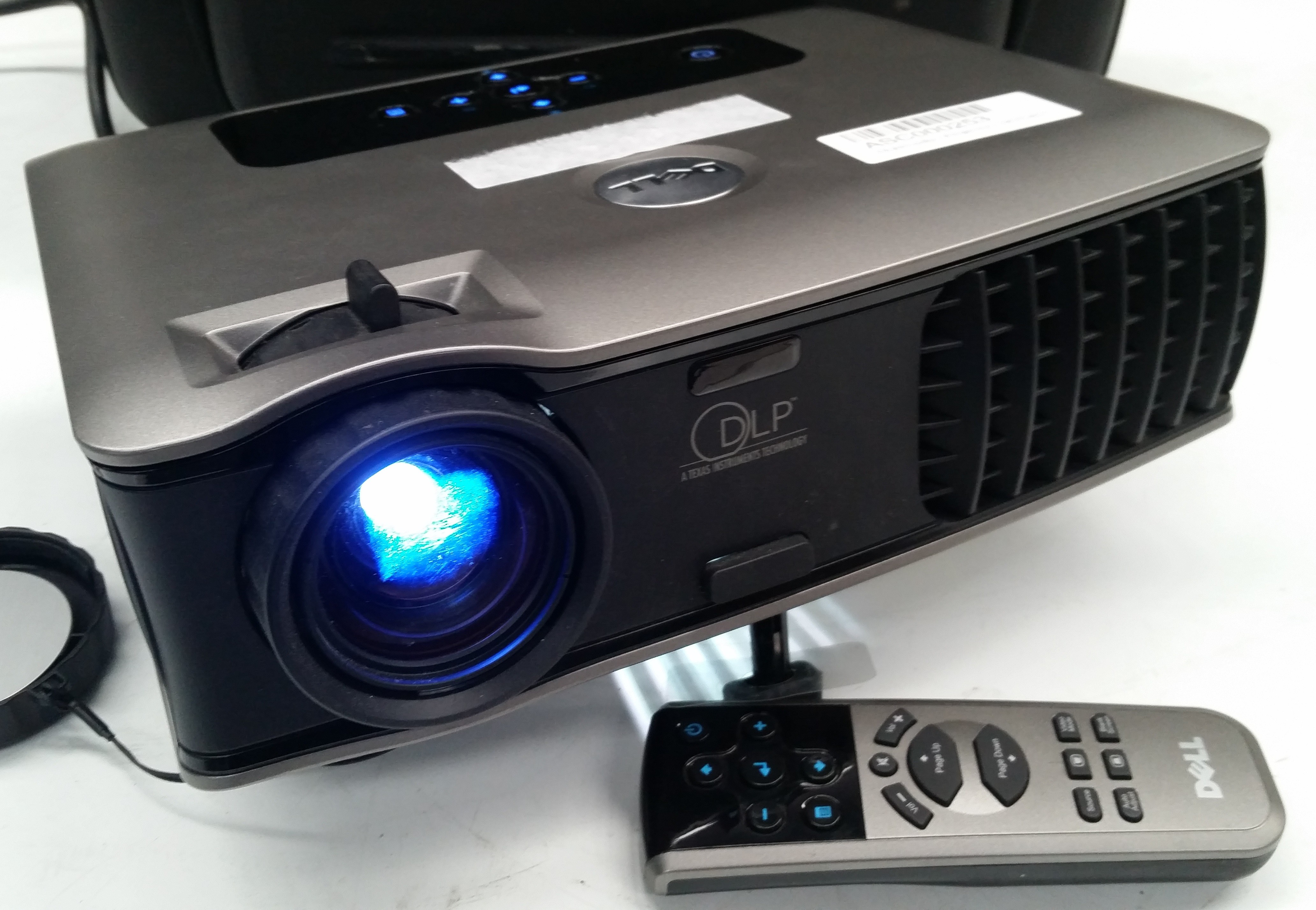 Dell 2400MP XGA DLP Projector Lot 949469 ALLBIDS