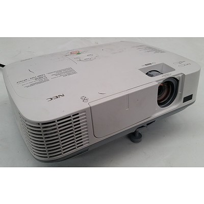 NEC NP-M350XG XGA 3 LCD Projector