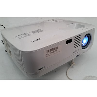 NEC NP510G XGA 3 LCD Projector