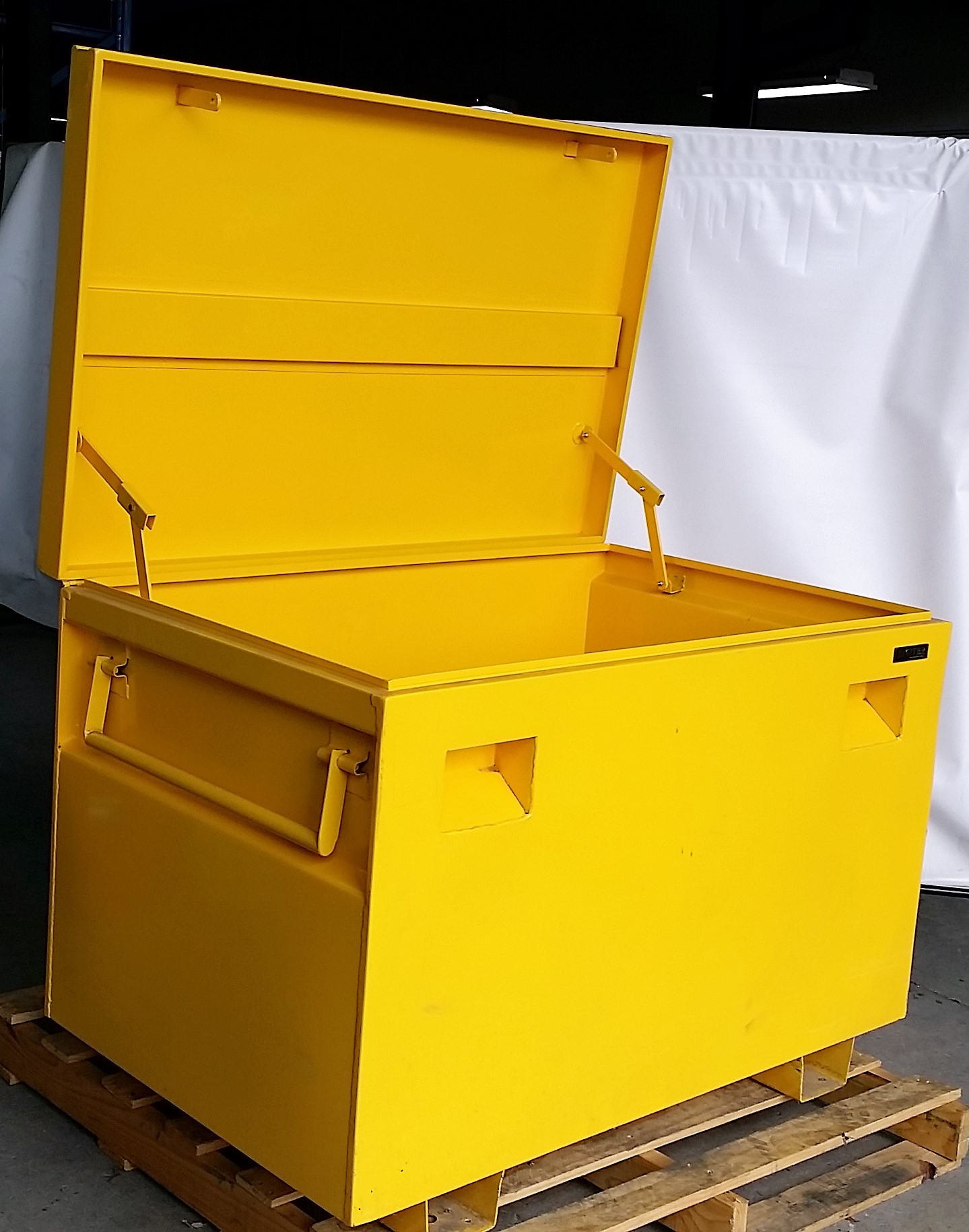 Digitek Large Metal Storage Chest Lot 974067 ALLBIDS