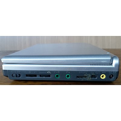 Axion LMD2708QE Portable DVD Player