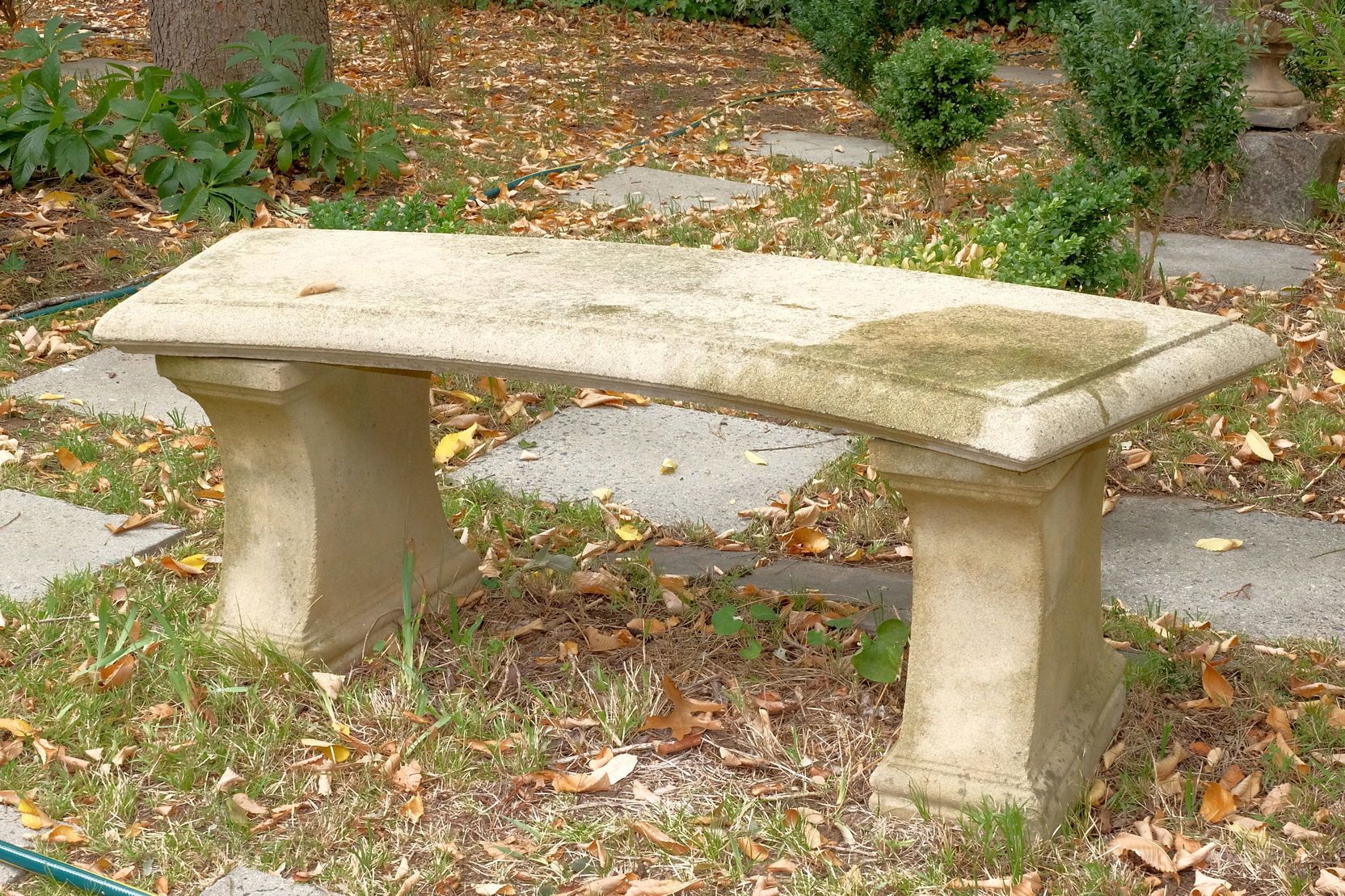 Cast Composite Garden Bench - Lot 941646 | ALLBIDS