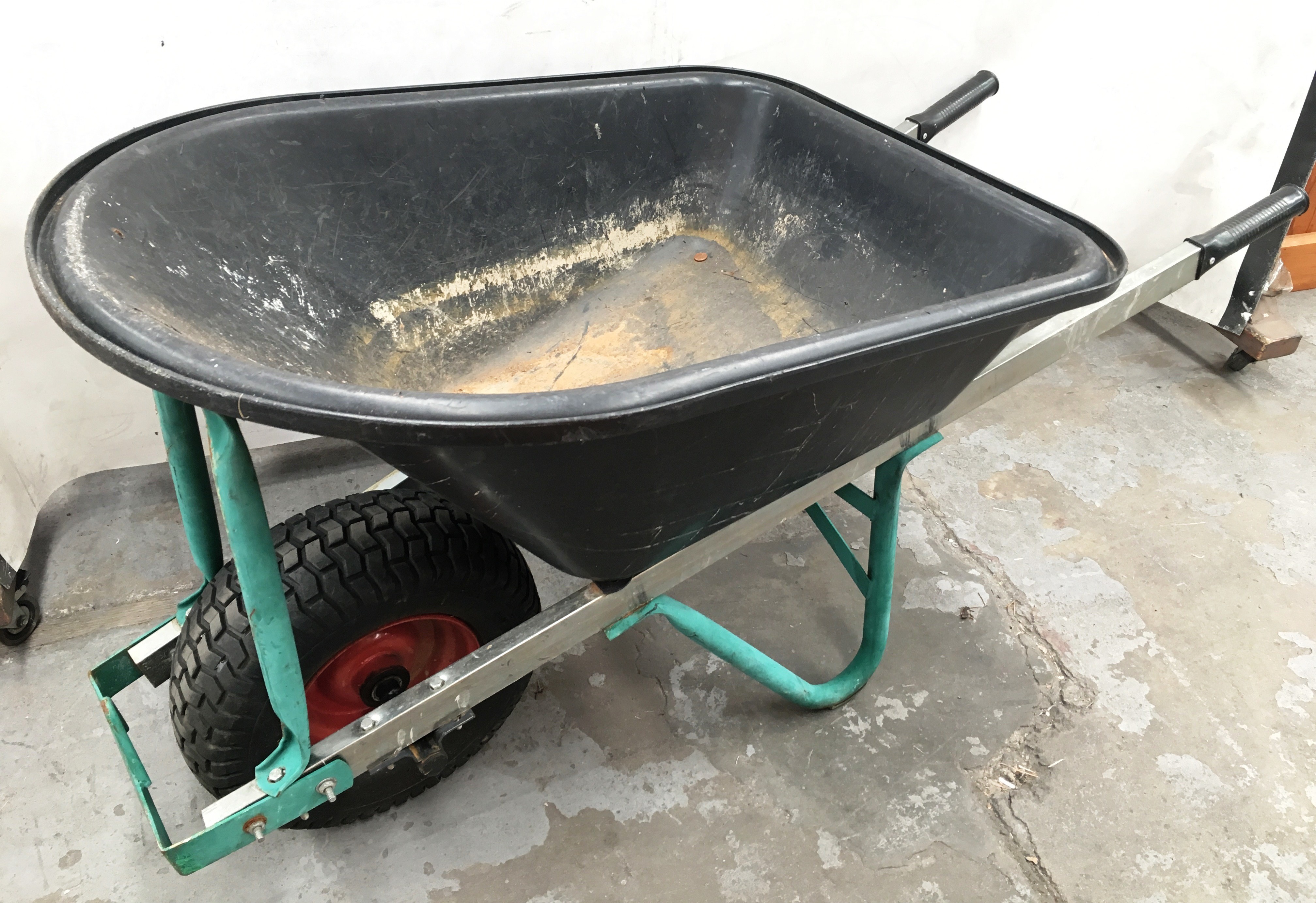 Black Plastic Wheel Barrow - Lot 927776 | ALLBIDS