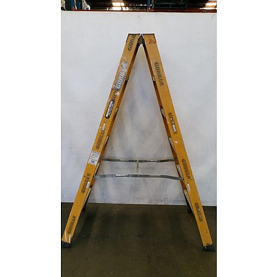 1.8M Fiberglass Step Ladder