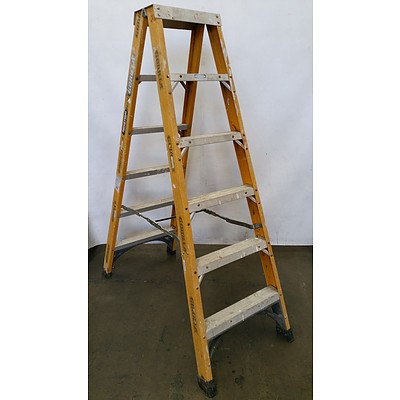 1.8M Fiberglass Step Ladder