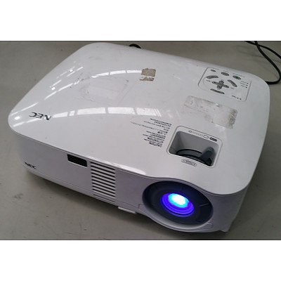 NEC VT700G XGA 3LCD Projector