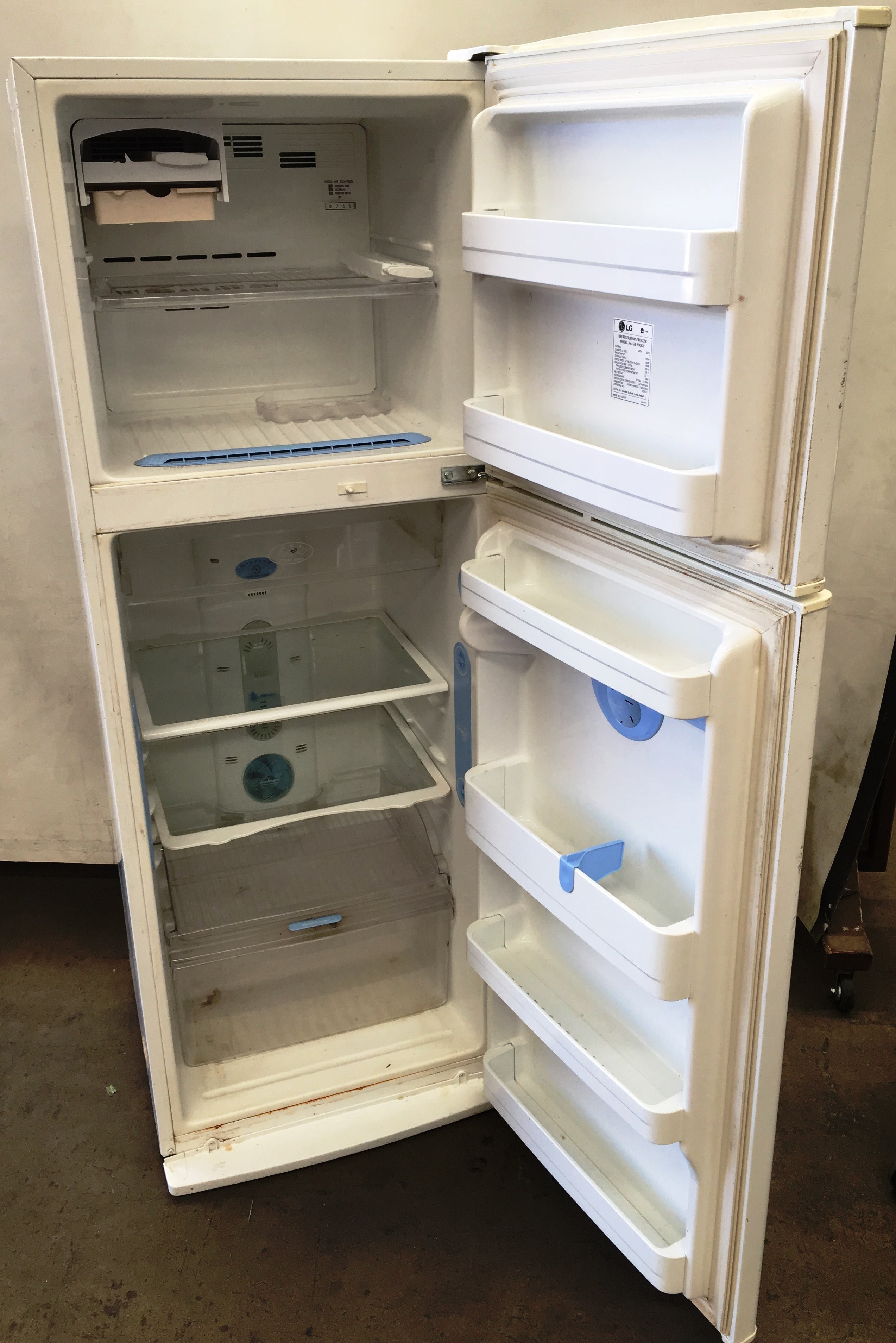 LG 392 Litre FridgeFreezer Lot 945425 ALLBIDS